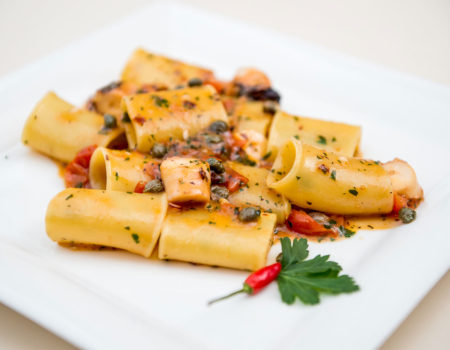 PACCHERI AL POLPO CALAMARETTI e CAPPERI